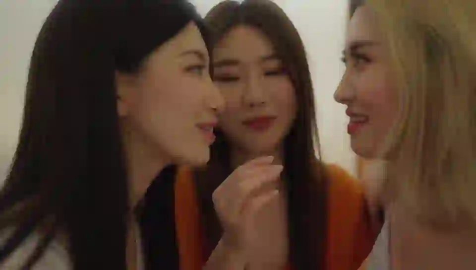 flirtatious-beautiful-women-perform-penis-worshiping-d8a191